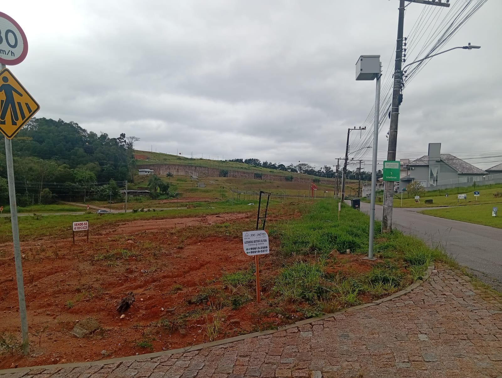 Terreno em Pedra Branca - Lot. Altos da Pedra